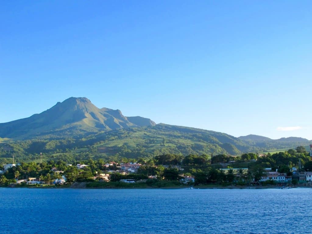 La montagne Pelé en Martinique vu de la mer