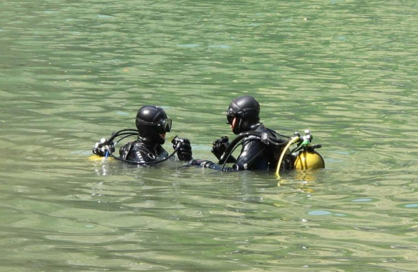 Plonger hors structure est possible lorsque l'on est bien préparé comme ces deux plongeurs.