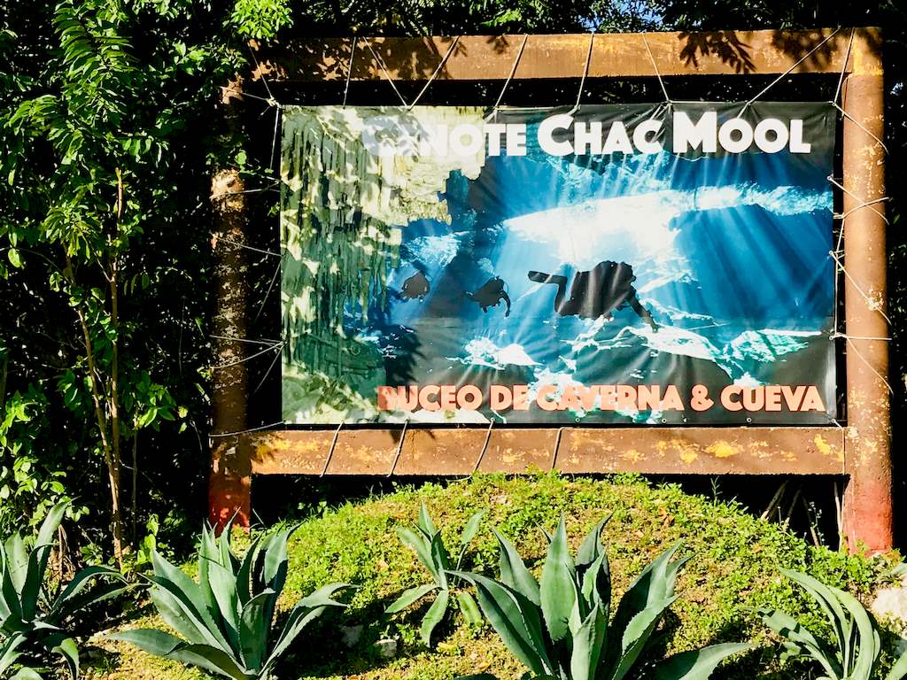Panneau d'entrée du cenote Chak Mool
