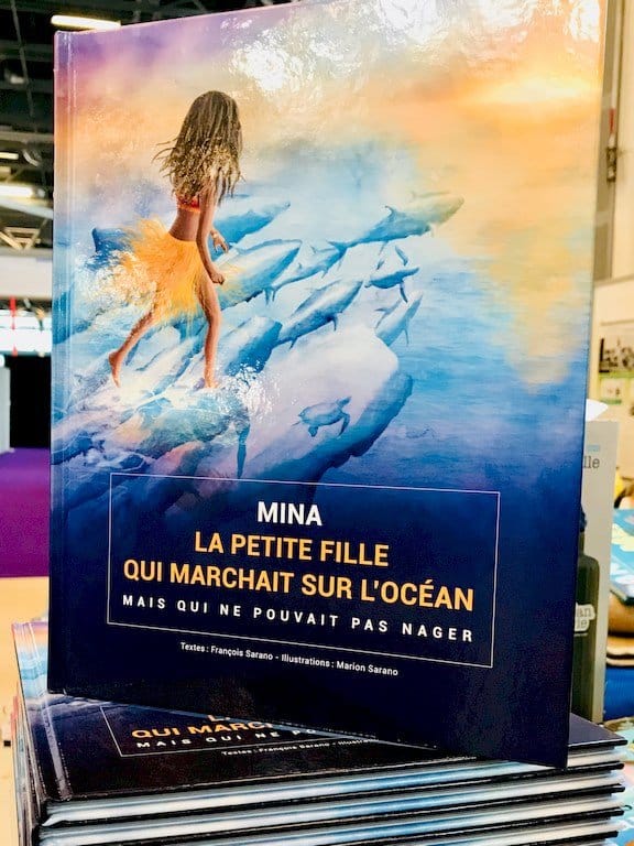 Le livre de François Sarano, Mina, la petite fille qui marchait sur l'océan.