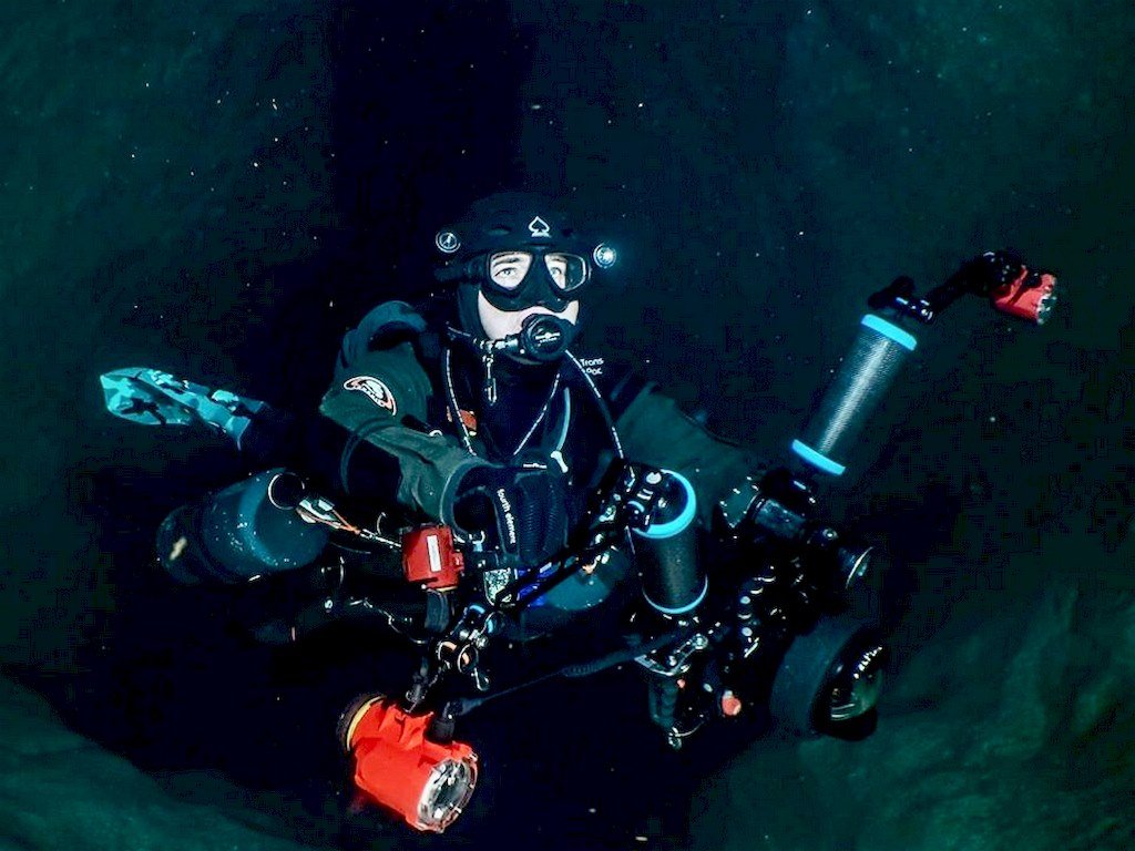 Laurent Miroult en plongée sous grotte.