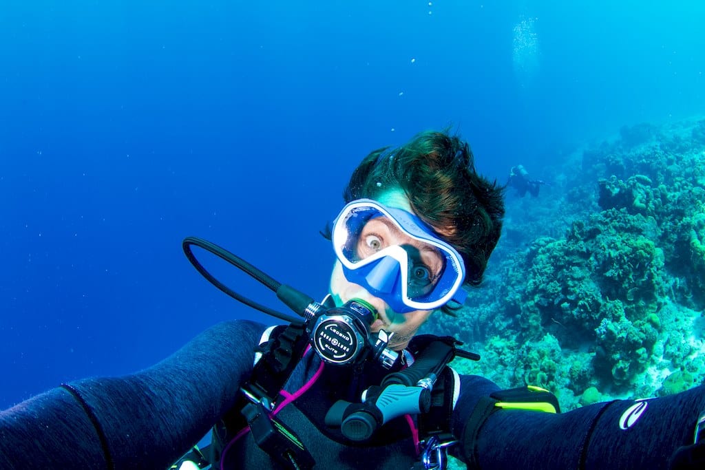 Hélène Adam sous l'eau lors de son trip plonger à Bonaire 2020