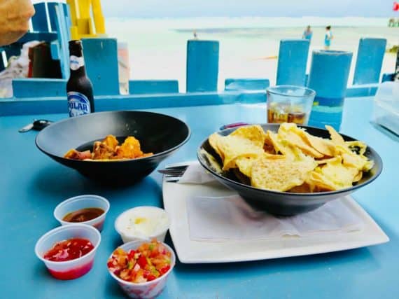 Les repas de plongeurs sont toujours bienvenus mêmes lorsqu'ils s'agit d'un repas pris sur le pouce comme ici à Bonaire.