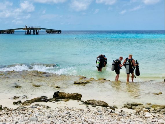 Renoncer à plonger n'est pas toujours simple surtout lorsque nous nous sommes en vacances comme ces plongeurs à Bonaire.