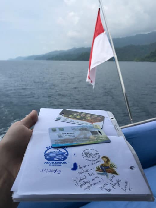 Les cartes d'entrée au parc marin de Raja Ampat.