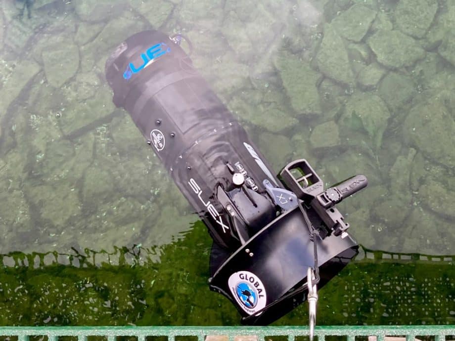 Scooter sous-marin ou DPV dans l'eau à Ekeren.