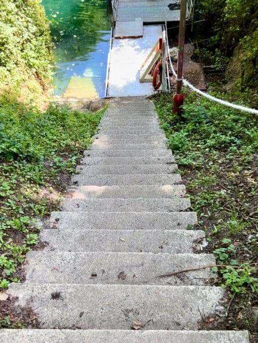 Les escaliers de la carrière de Villers-Deux-Églises.