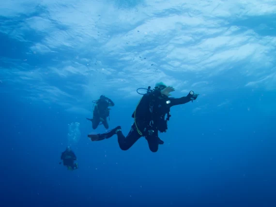 L'œdème pulmonaire d'immersion peut survenir à tous moments de la plongée