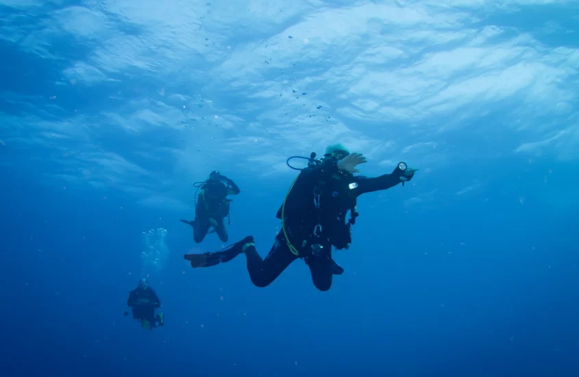 L'œdème pulmonaire d'immersion peut survenir à tous moments de la plongée