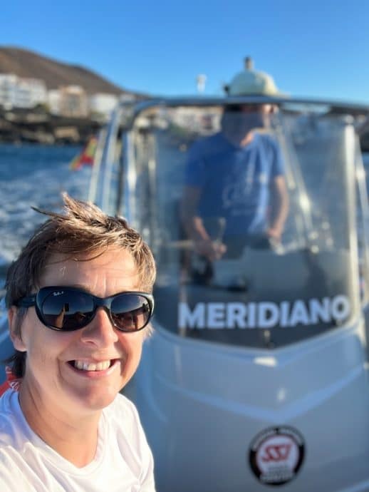 Hélène Adam sur le bateau du Meridiano Cero Club à La Restinga (El Hierro).