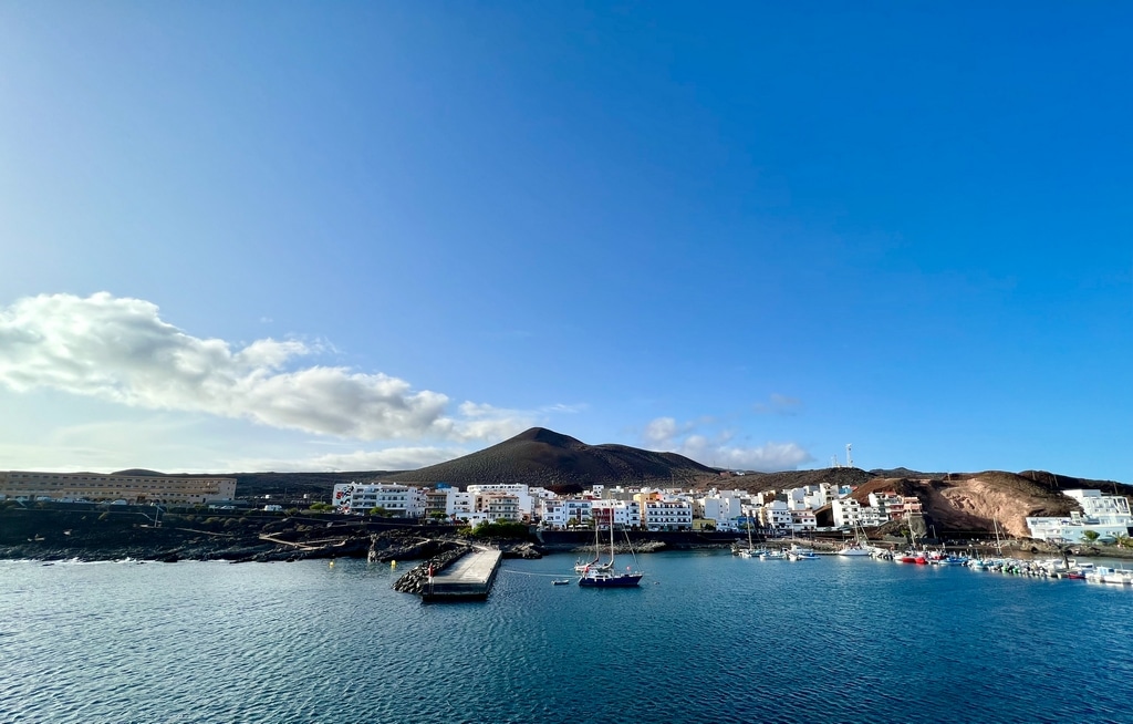 La ville de La Restinga à El Hierro vue du port.