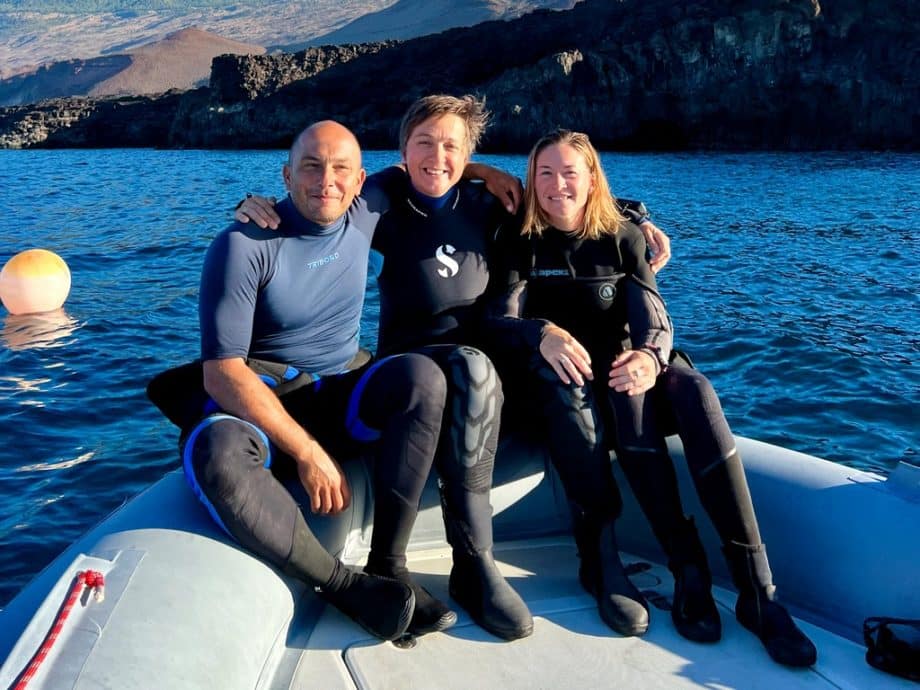 Claude Lespagne, Hélène Adam et Céline Cozic sur le bateau de plongée à El Hierro.