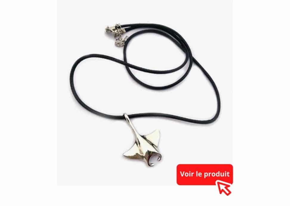 Un collier raie manta pour les passionnés de plongée.