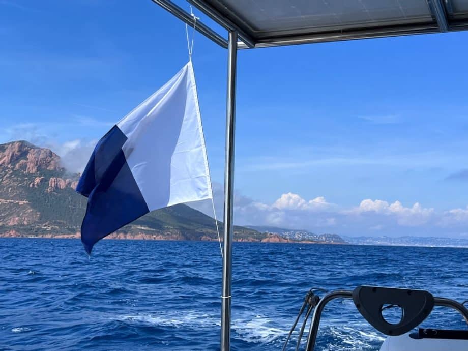 Un catamaran de plongée privatisé