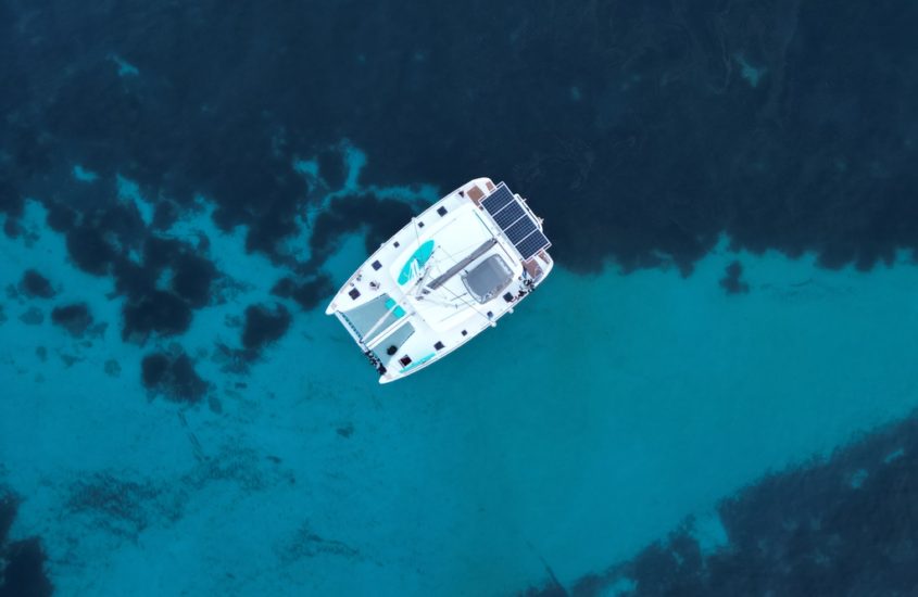 Un magnifique catamaran de plongée privatisé