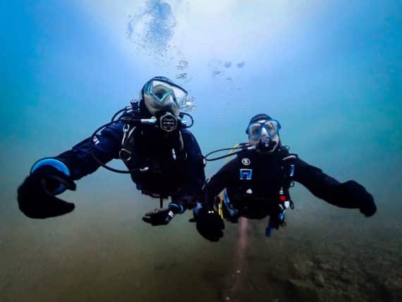 Distance maximale entre deux plongeurs : proche ou complètement éloignés ?