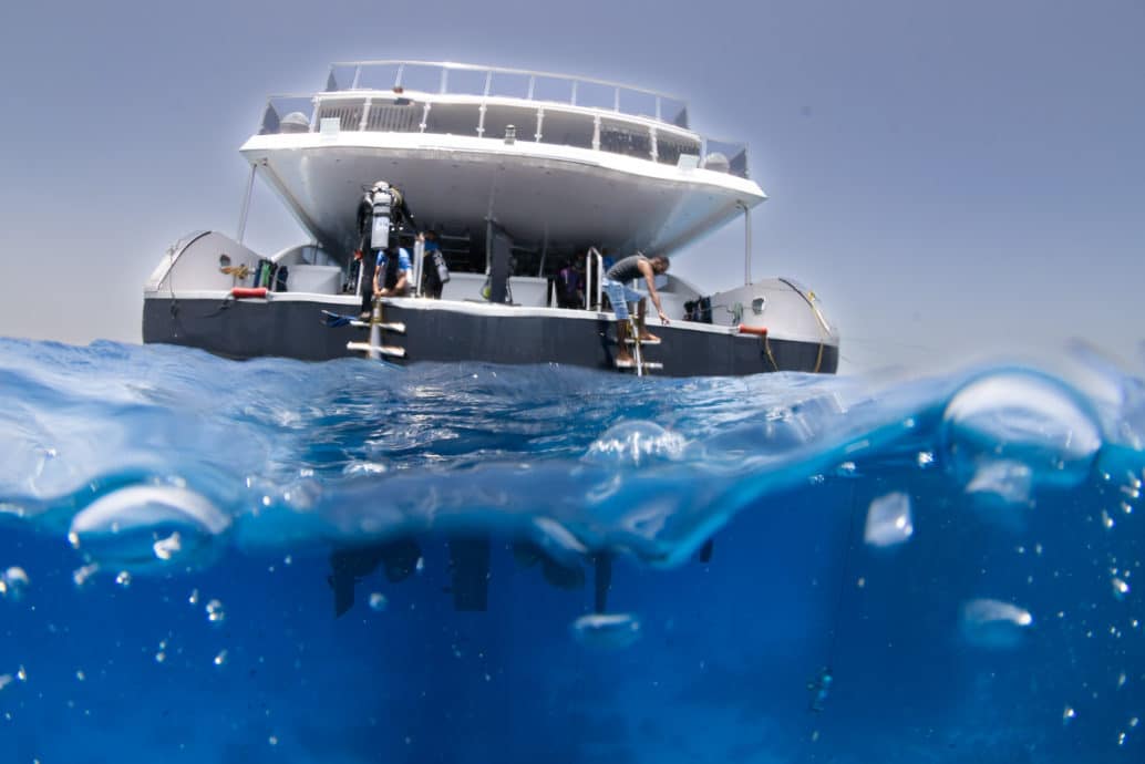 Le bateau Altaïr de Diving Attitude est très stable même en cas de mauvais temps.