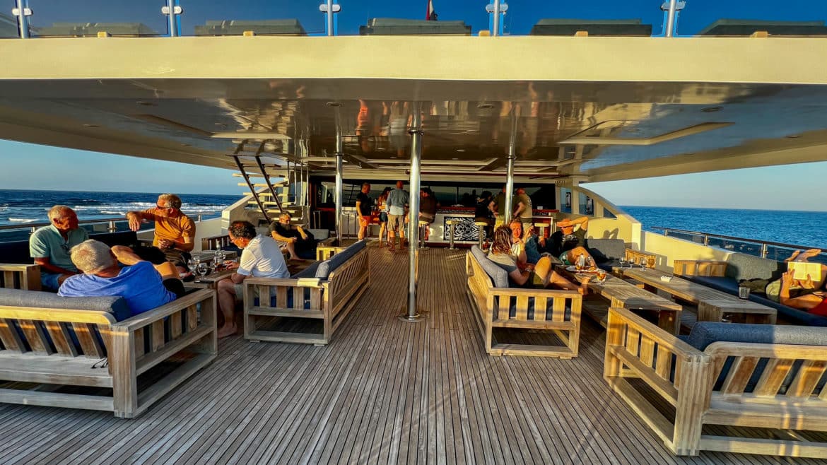 Ambiance sur le bateau de Diving Attitude.