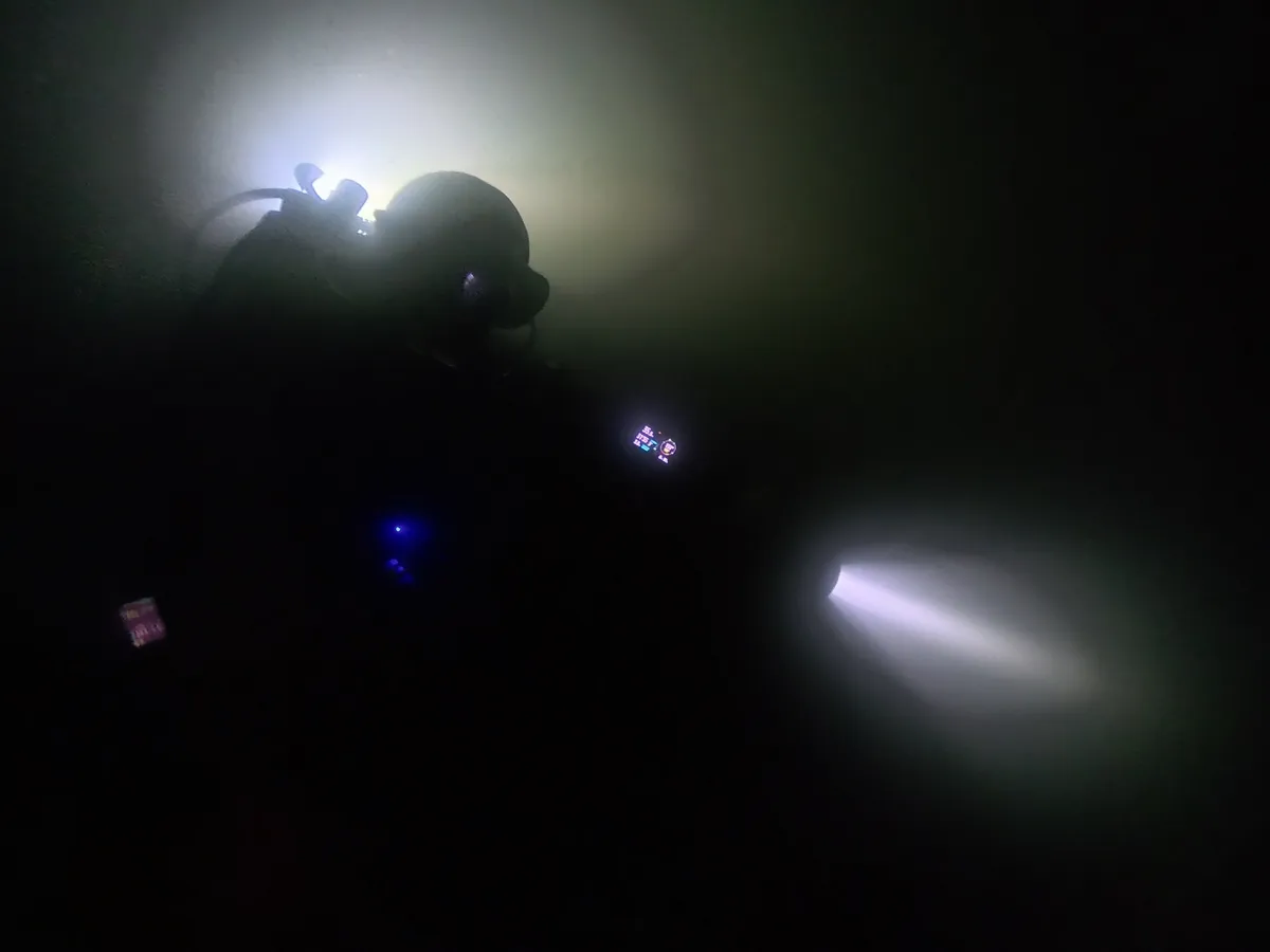 Même dans les carrières et les plongées de nuit, le Suunto Nautic est ultra lisible