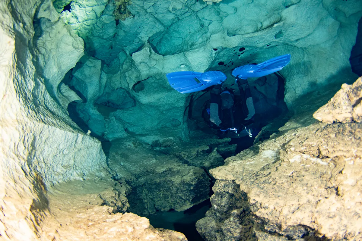 plonger dans la grotte Ghost